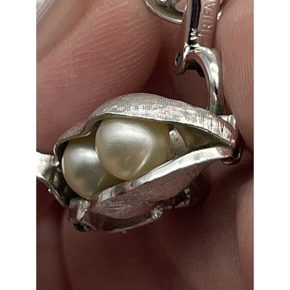 Crown Trifari SINGLE Peas in Pod Peapod Clip On Earring Silver-Tone Vtg READ - Picture 11 of 13